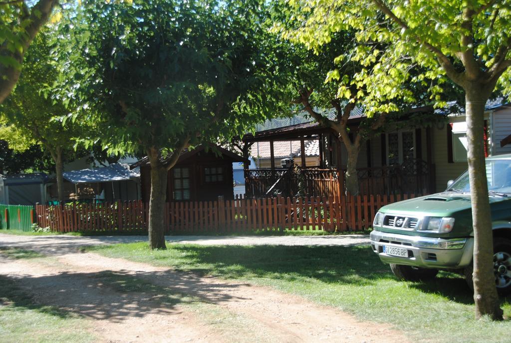 Camping Organya Hotel Ngoại thất bức ảnh